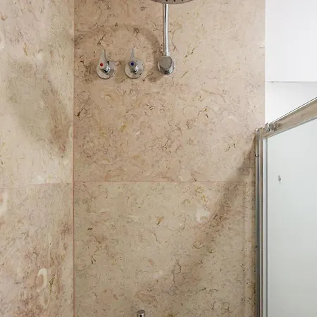 Calcada De Santo Amaro * Lissabon