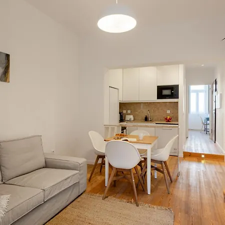 Calcada De Santo Amaro Lisbona